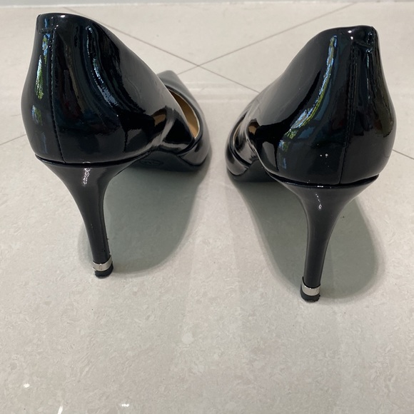 NWOT BLACK MICHAEL KORS POINTED PUMPS - Picture 4 of 7